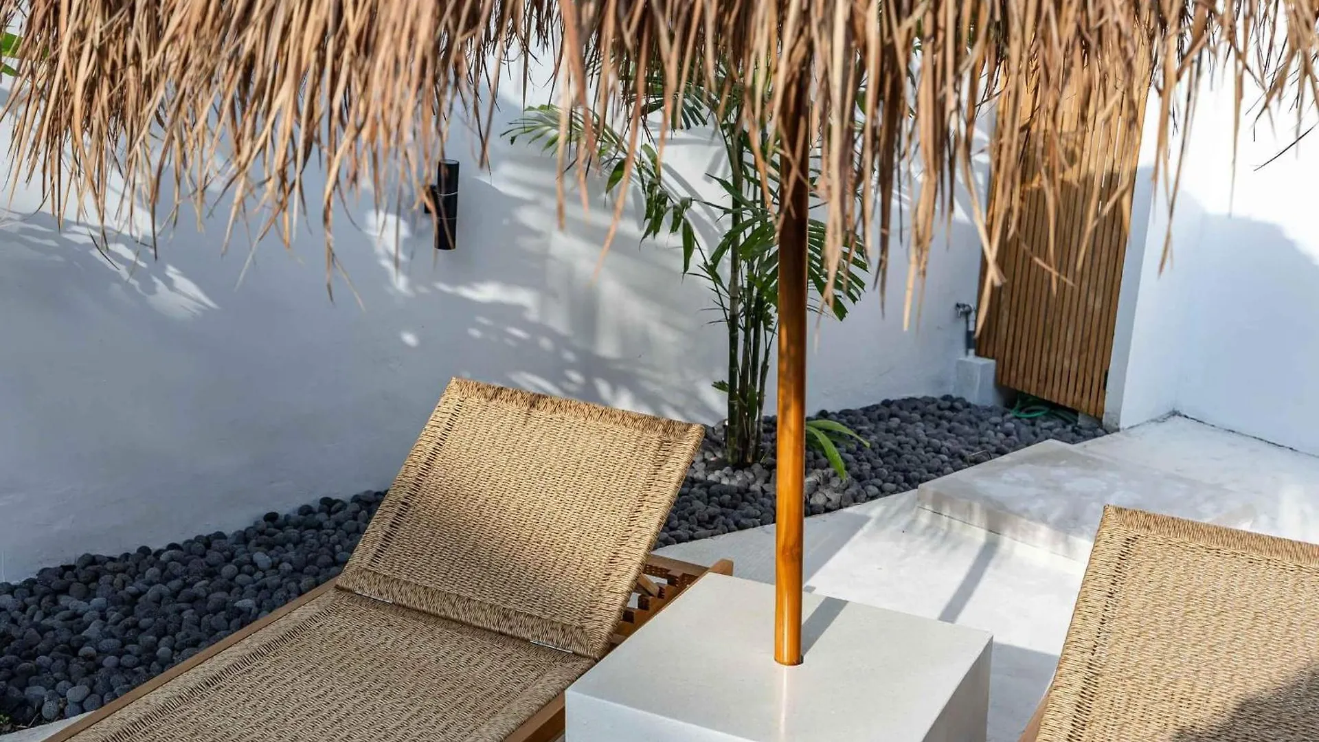 Casa Kokoon - New Bright & Quiet 2Br Mertanadi Seminyak With Private Pool And Parking