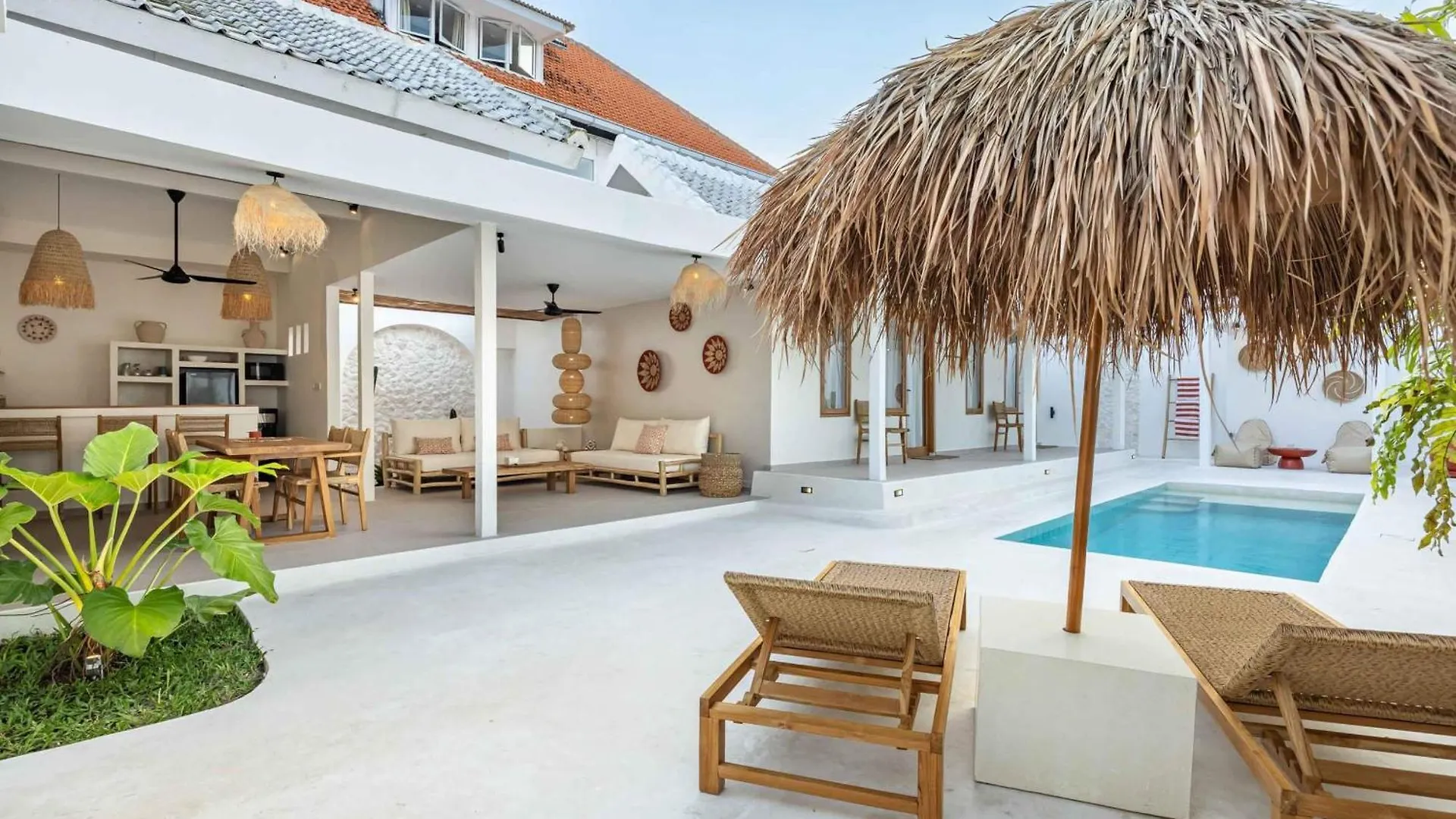 Casa Kokoon - New Bright & Quiet 2Br Mertanadi Seminyak With Private Pool And Parking Villa